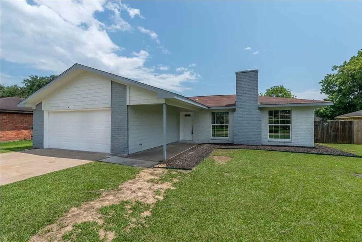 4915 Sassafras St - Photo 3 of 13