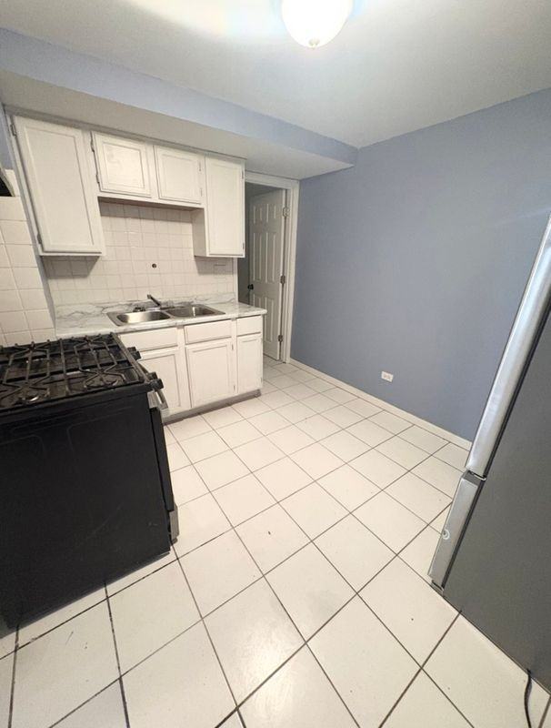 2622 W Luther St - Photo 3 of 7