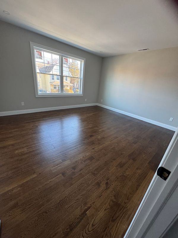 279 Harriet St - Photo 6 of 9