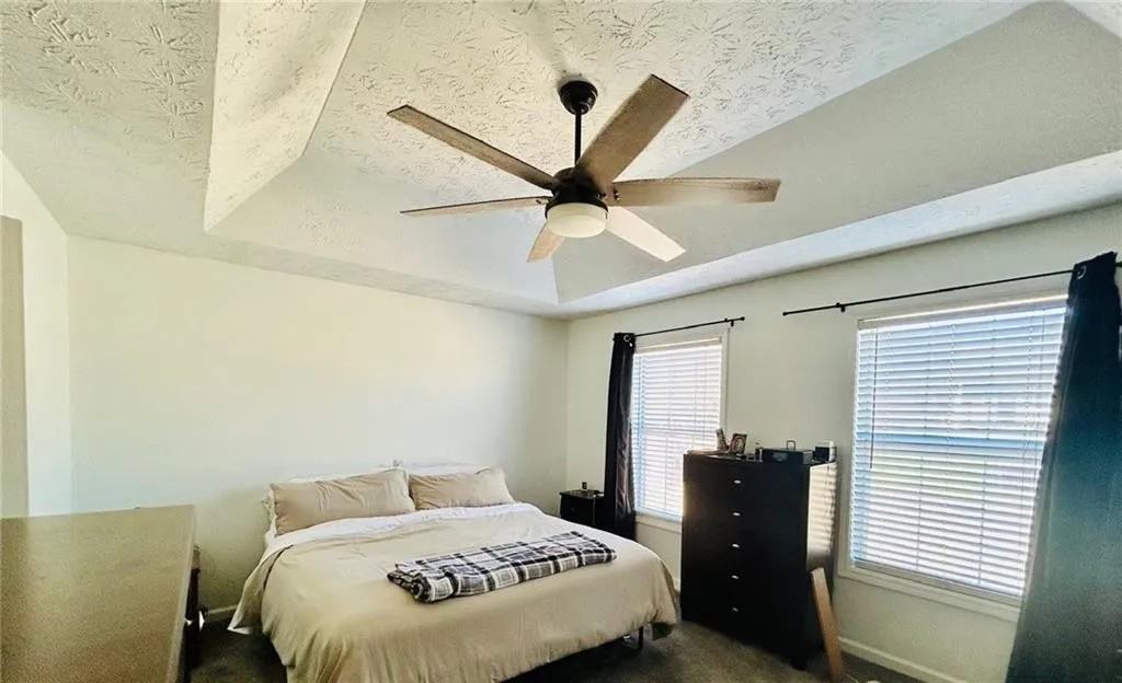 5472 Riverchase Dr - Photo 4 of 17