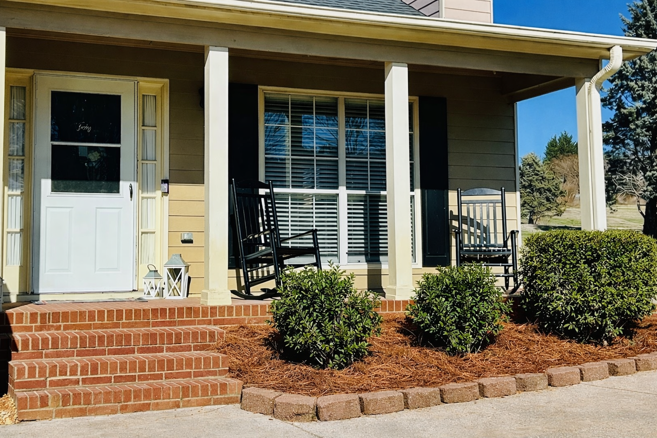 5472 Riverchase Dr - Photo 3 of 17