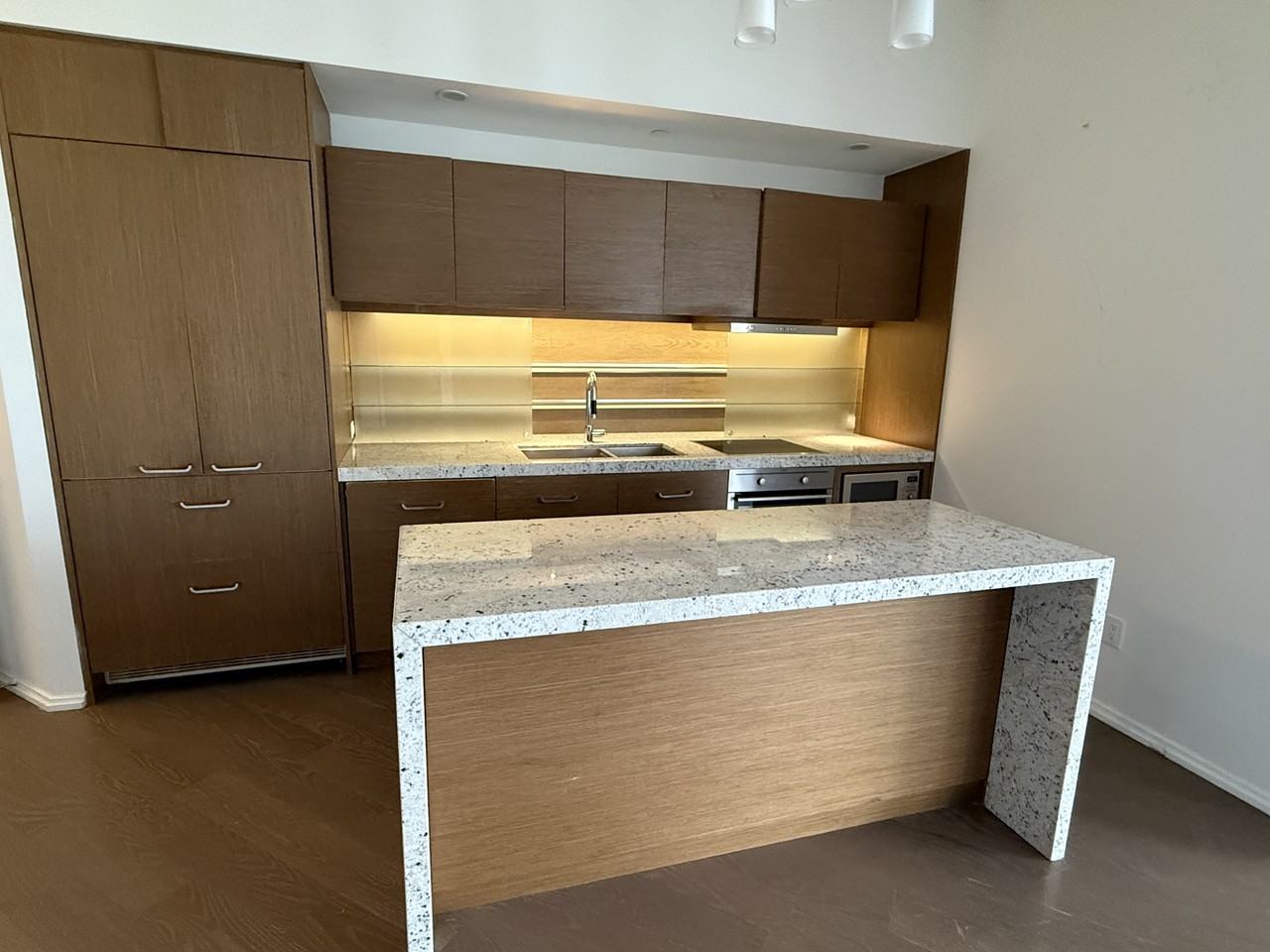 45 Charles Street East - Photo 2 of 17