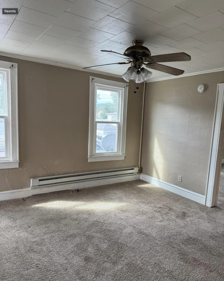 111 W Grove St - Photo 2 of 11