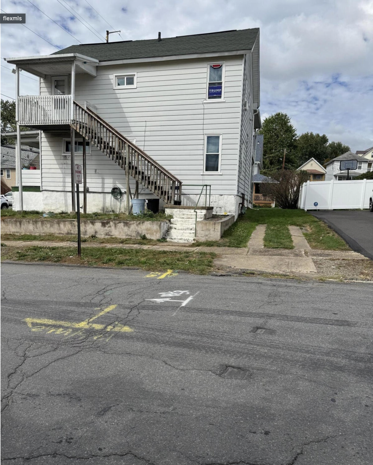 111 W Grove St - Photo 4 of 11