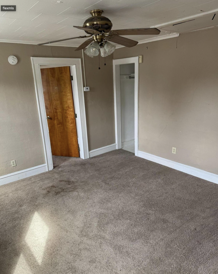 111 W Grove St - Photo 7 of 11