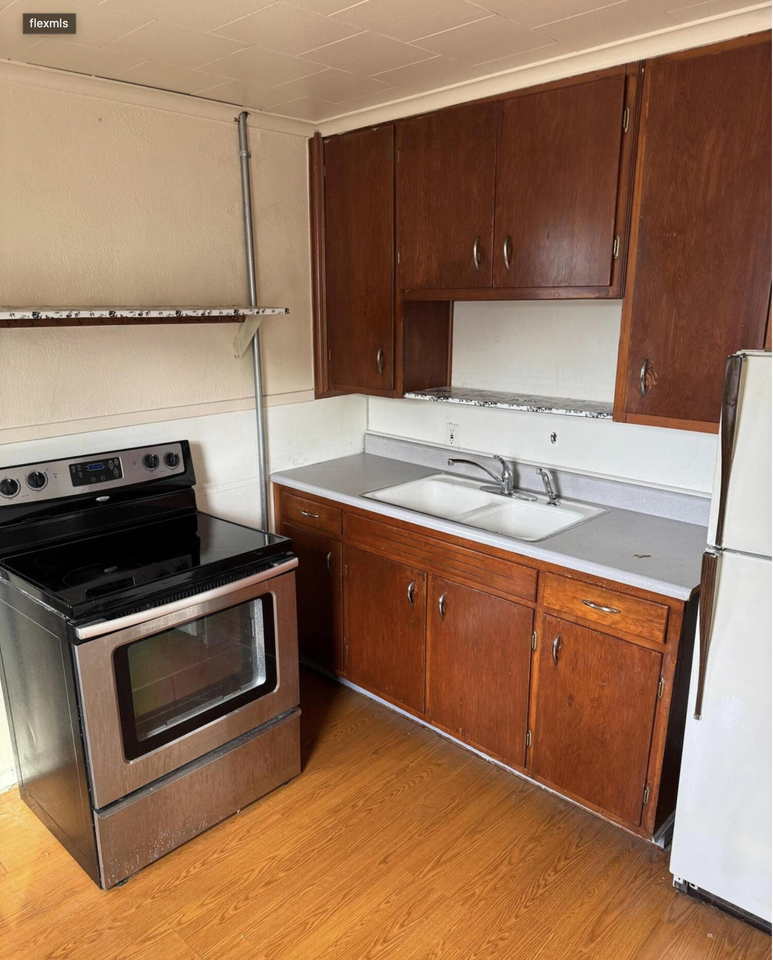 111 W Grove St - Photo 7 of 11