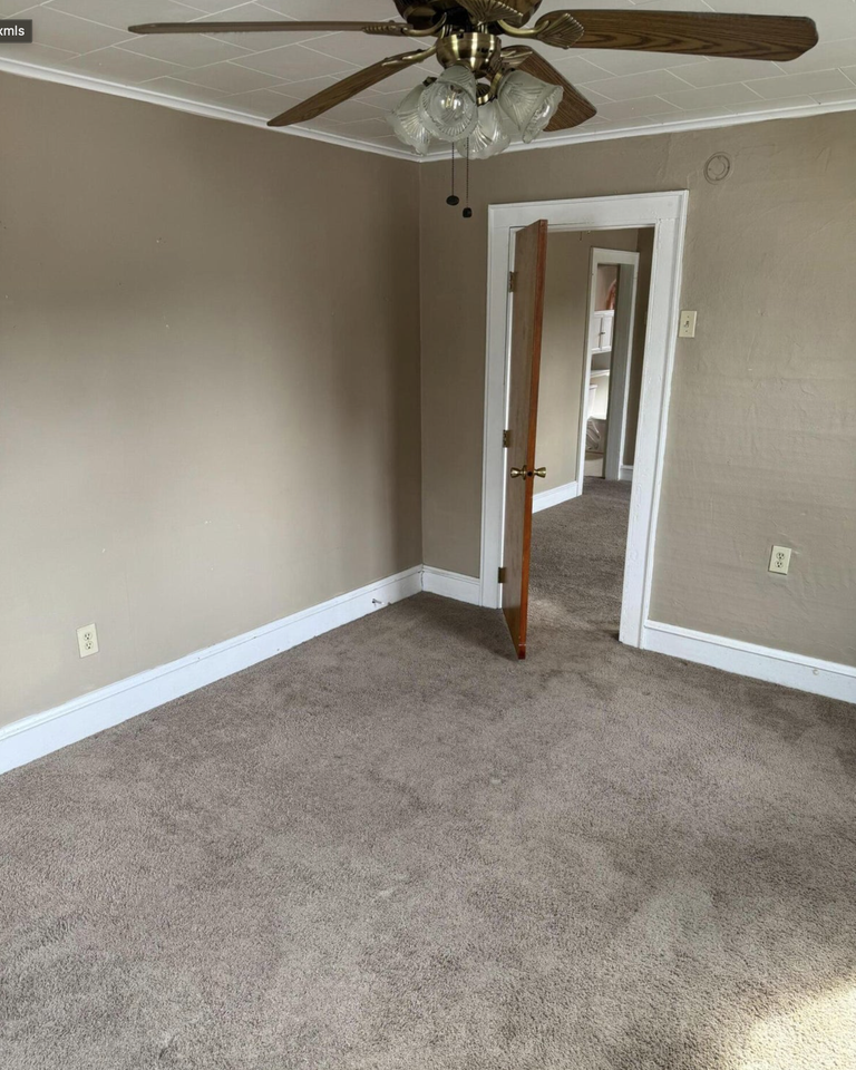 111 W Grove St - Photo 2 of 11