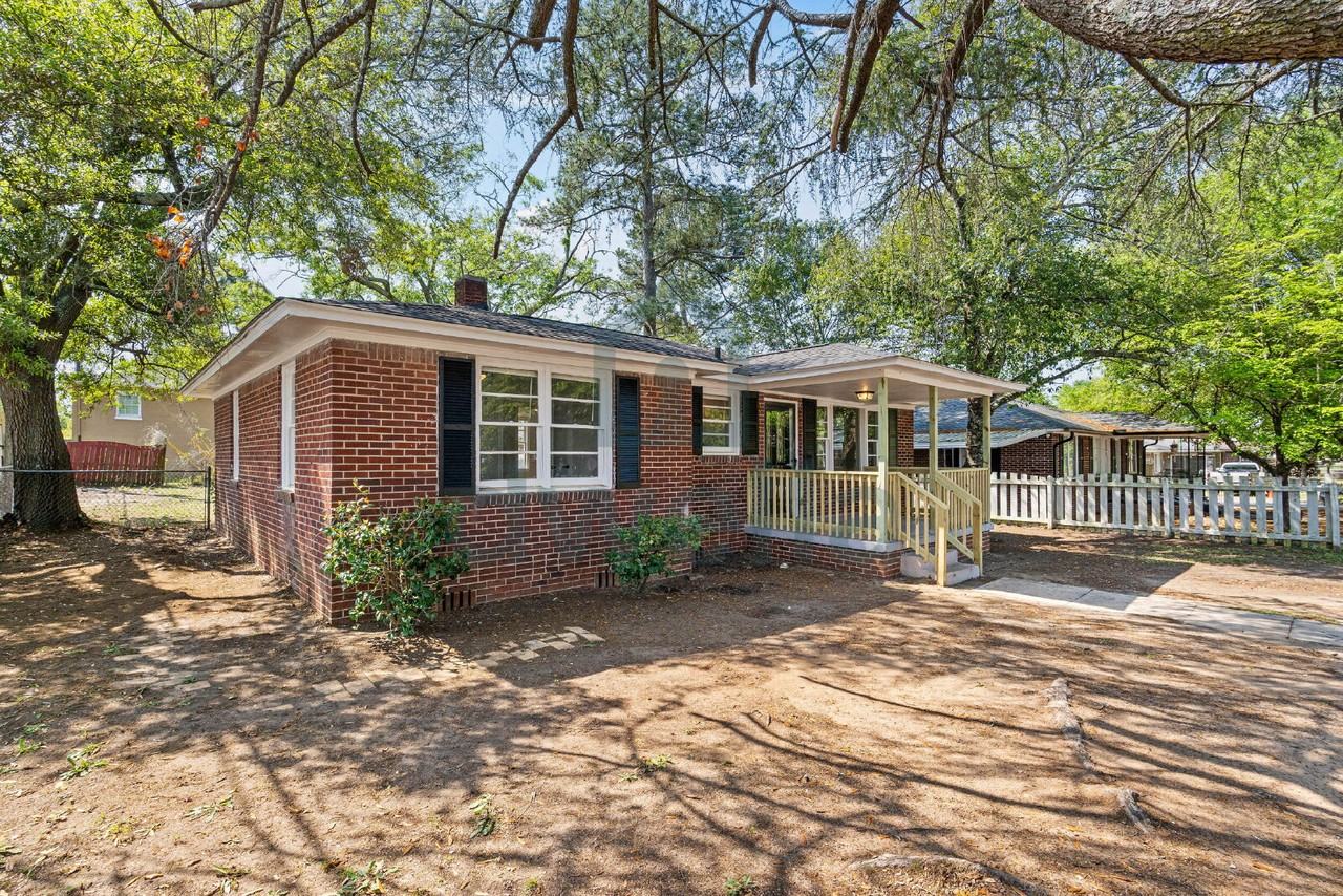 1611 Holland St - Photo 3 of 23