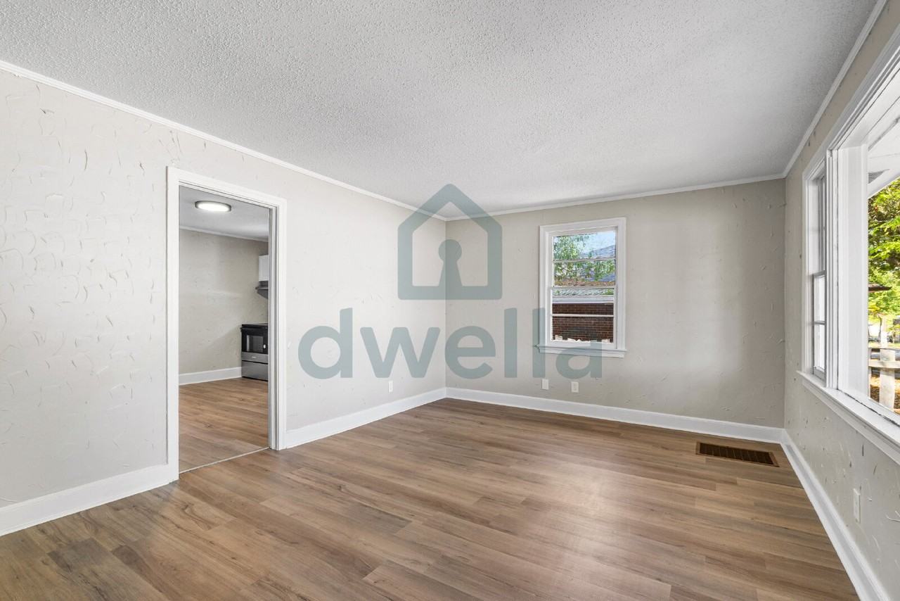 1611 Holland St - Photo 5 of 23