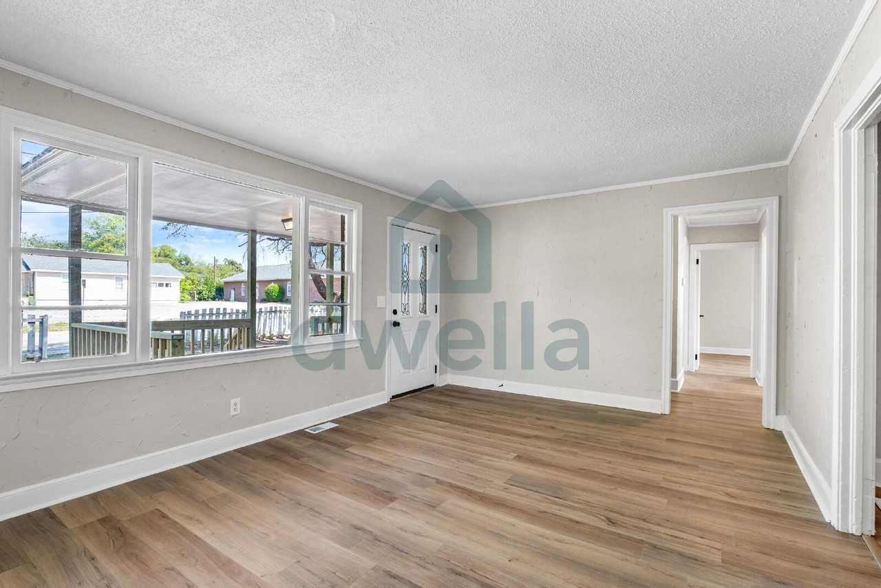 1611 Holland St - Photo 6 of 23