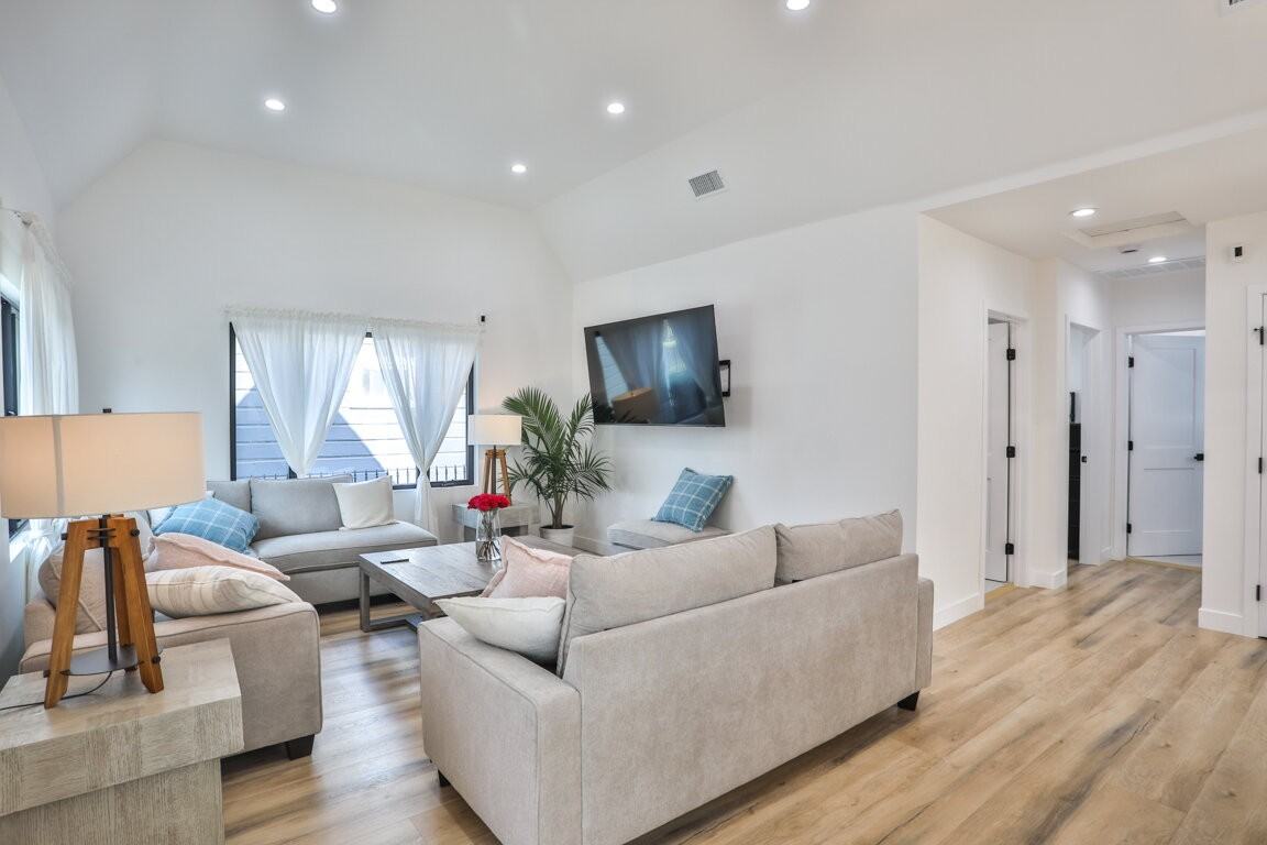 111 E 67th Way - Photo 5 of 12