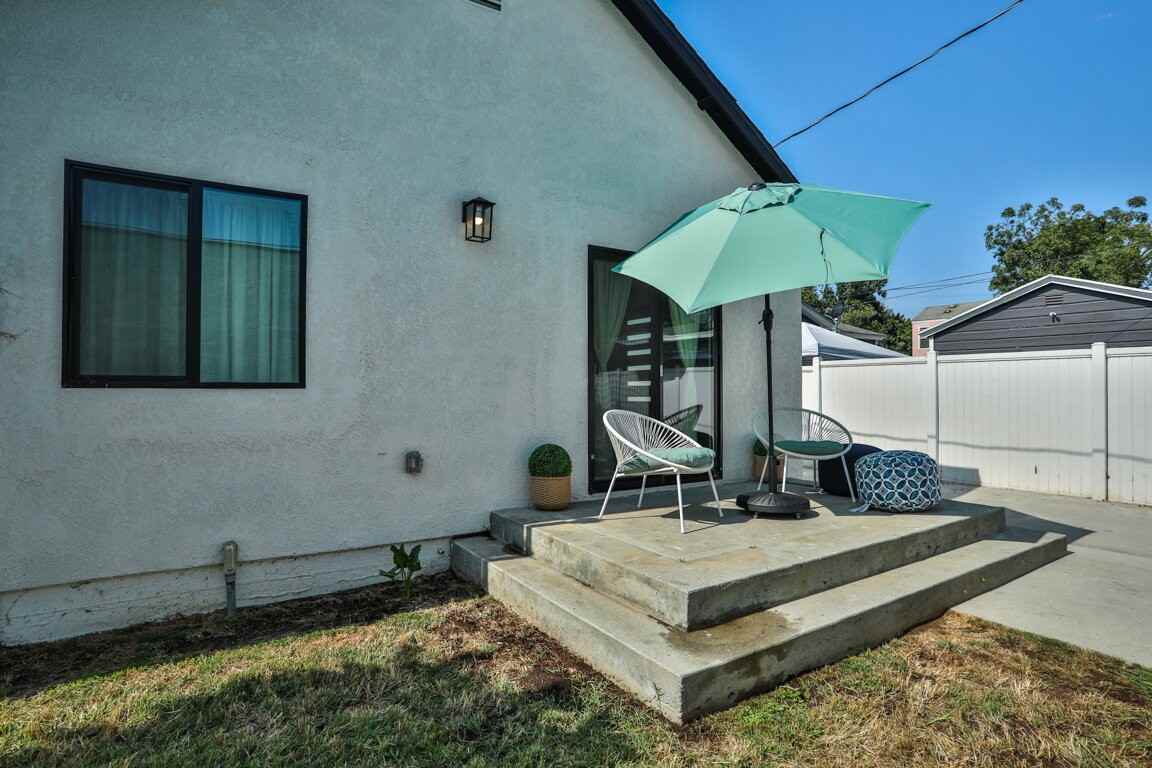 111 1/2 E 67th Way - Photo 4 of 10