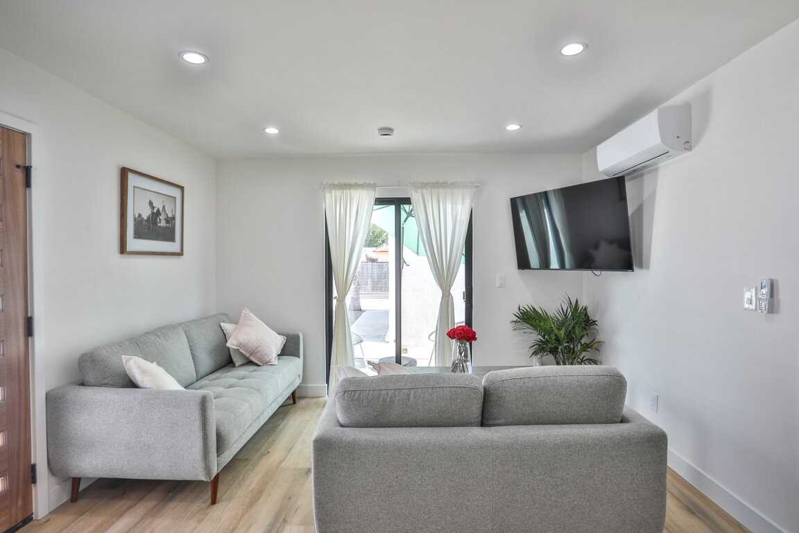 111 1/2 E 67th Way - Photo 3 of 10