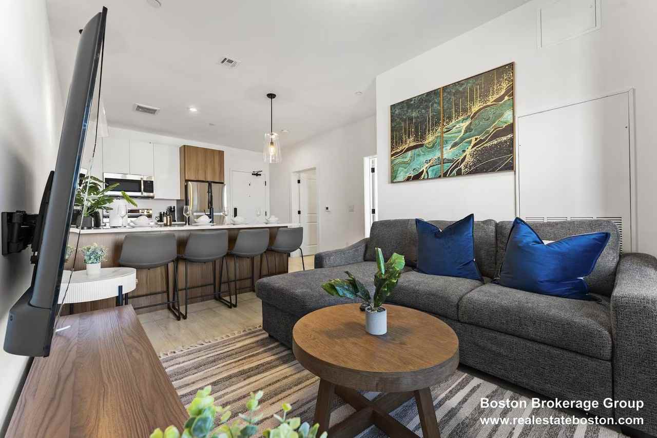 600 Broadway - Photo 5 of 50