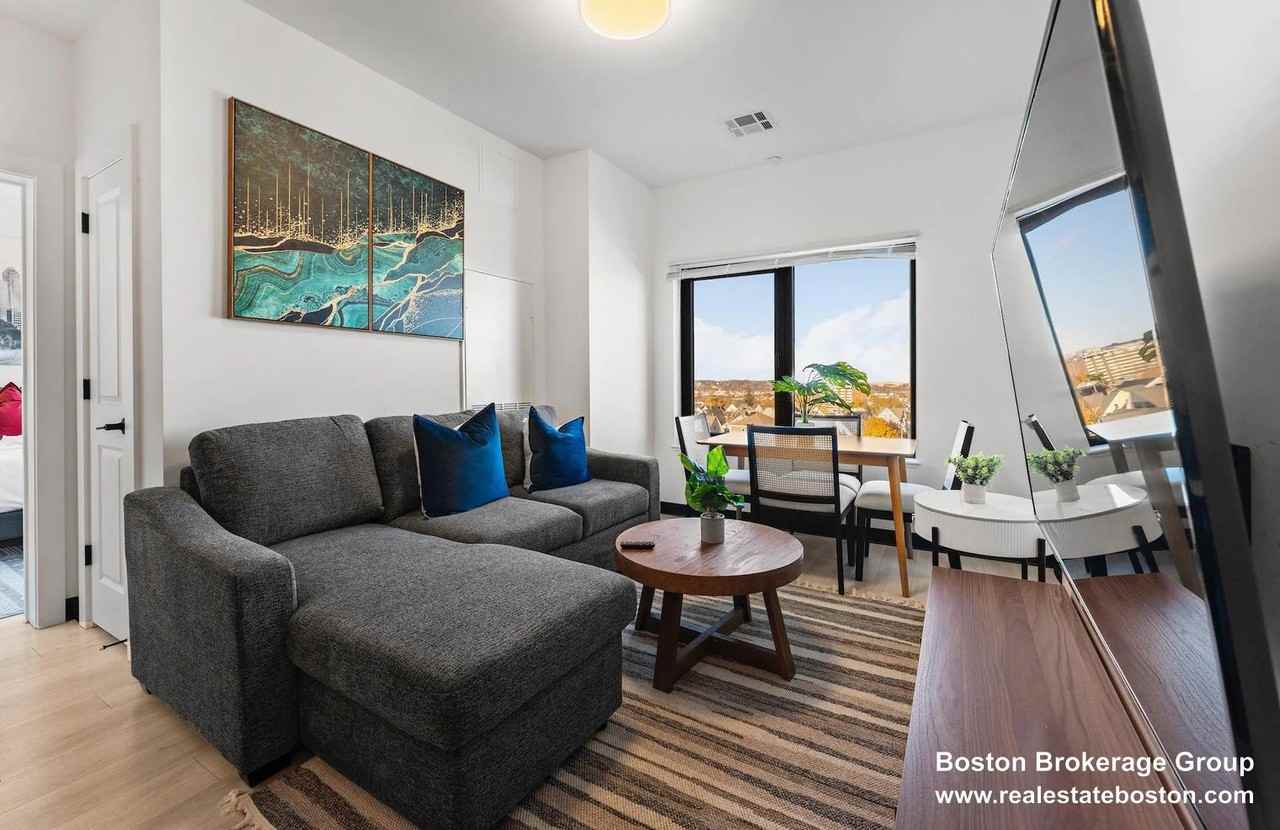 600 Broadway - Photo 7 of 50