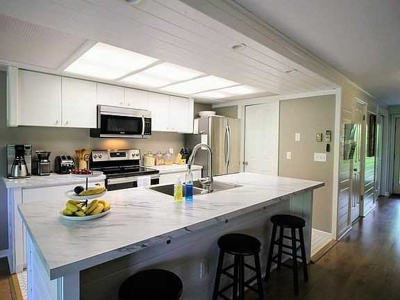 93 Penny Ln - Photo 3 of 17