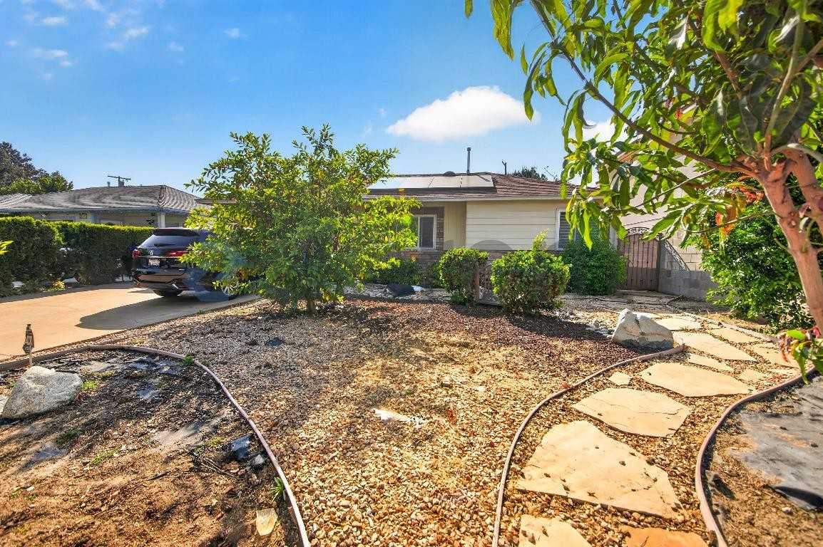 2853 Doolittle Ave - Photo 2 of 18