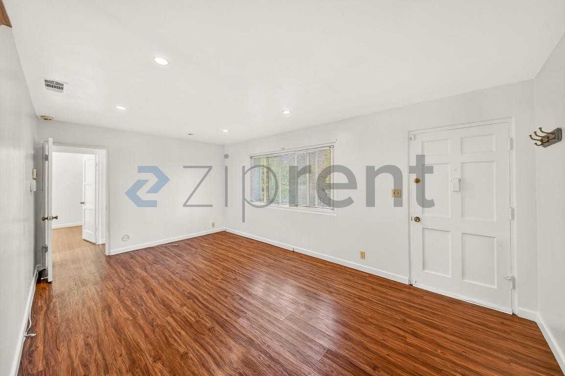 2853 Doolittle Ave - Photo 6 of 18