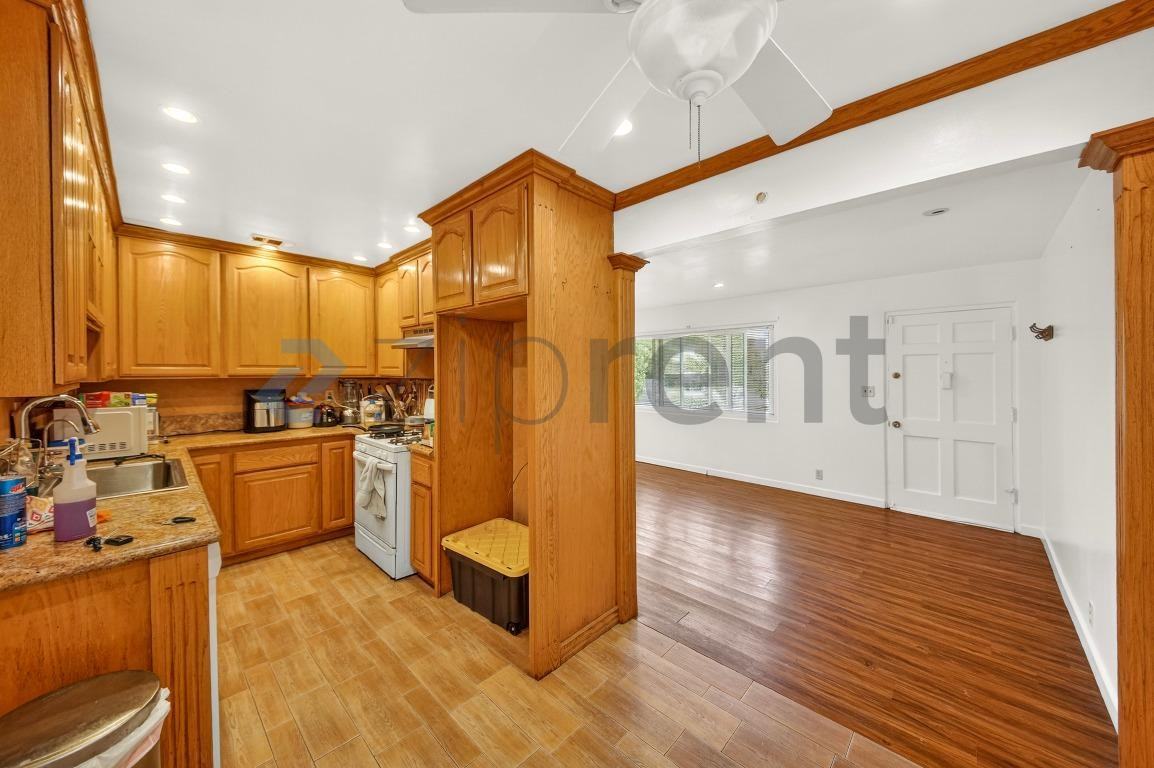 2853 Doolittle Ave - Photo 7 of 18