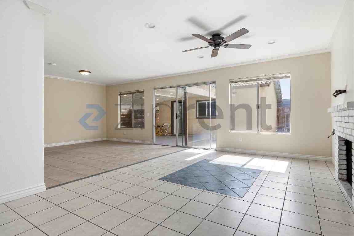 23913 Parkland Ave - Photo 7 of 36