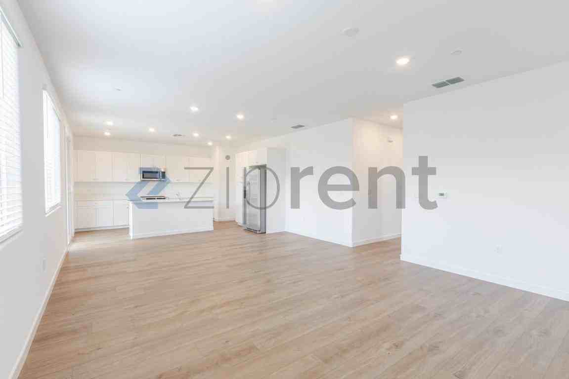 8399 Sinesky Way - Photo 4 of 42