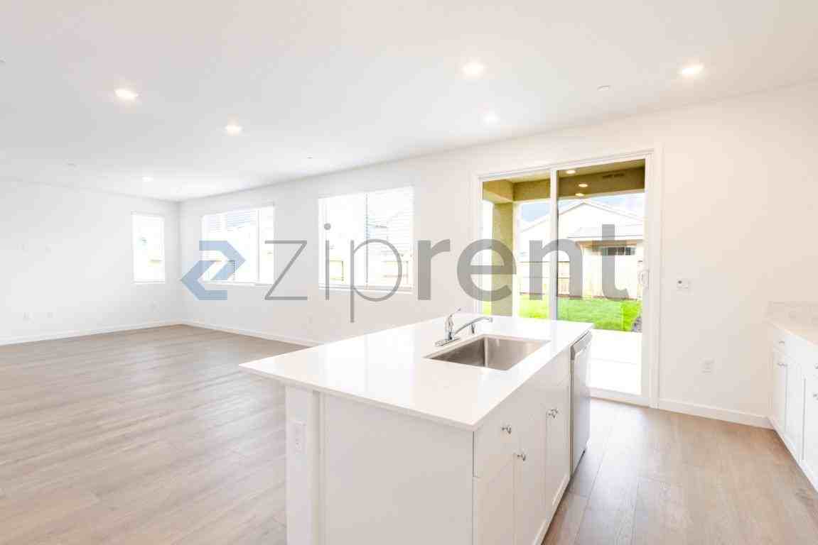 8399 Sinesky Way - Photo 7 of 42