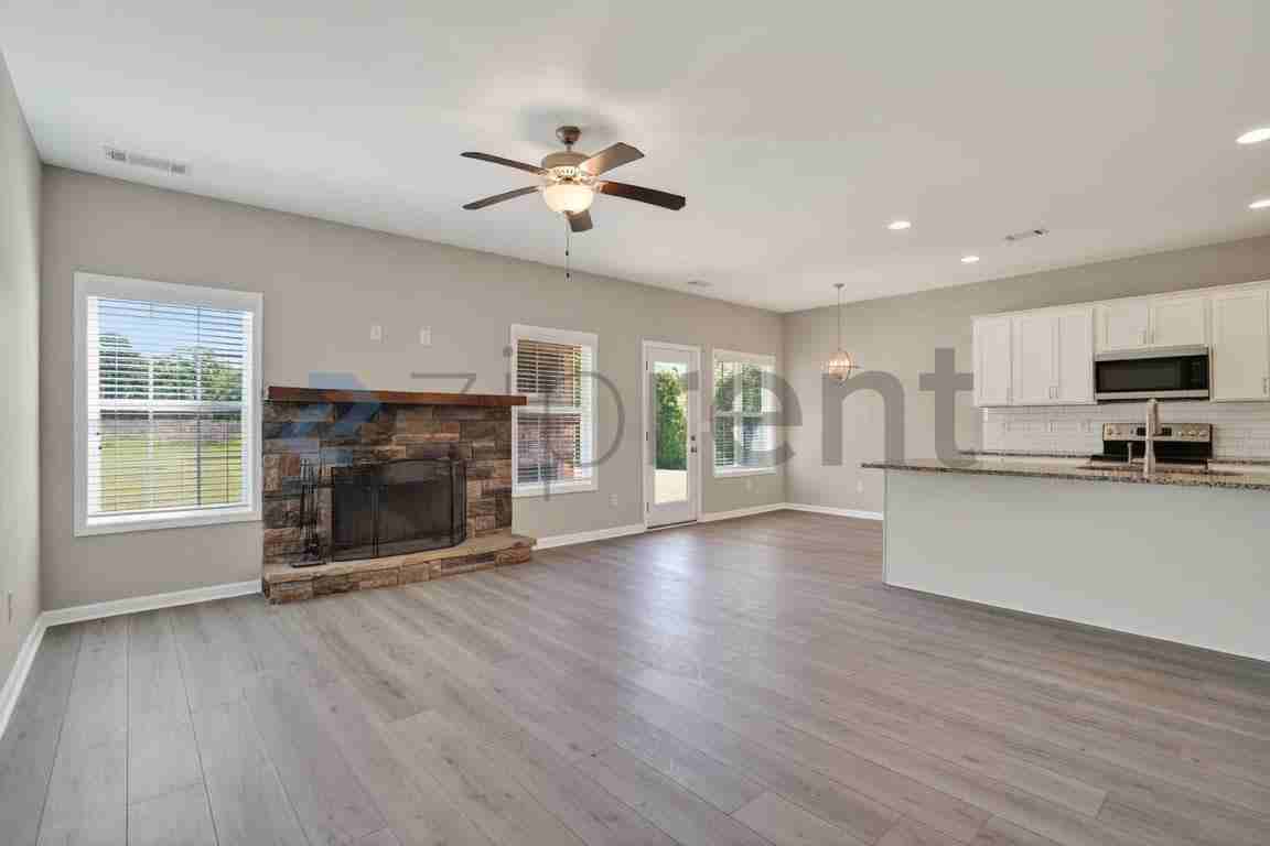 2066 Georgia - Photo 4 of 31