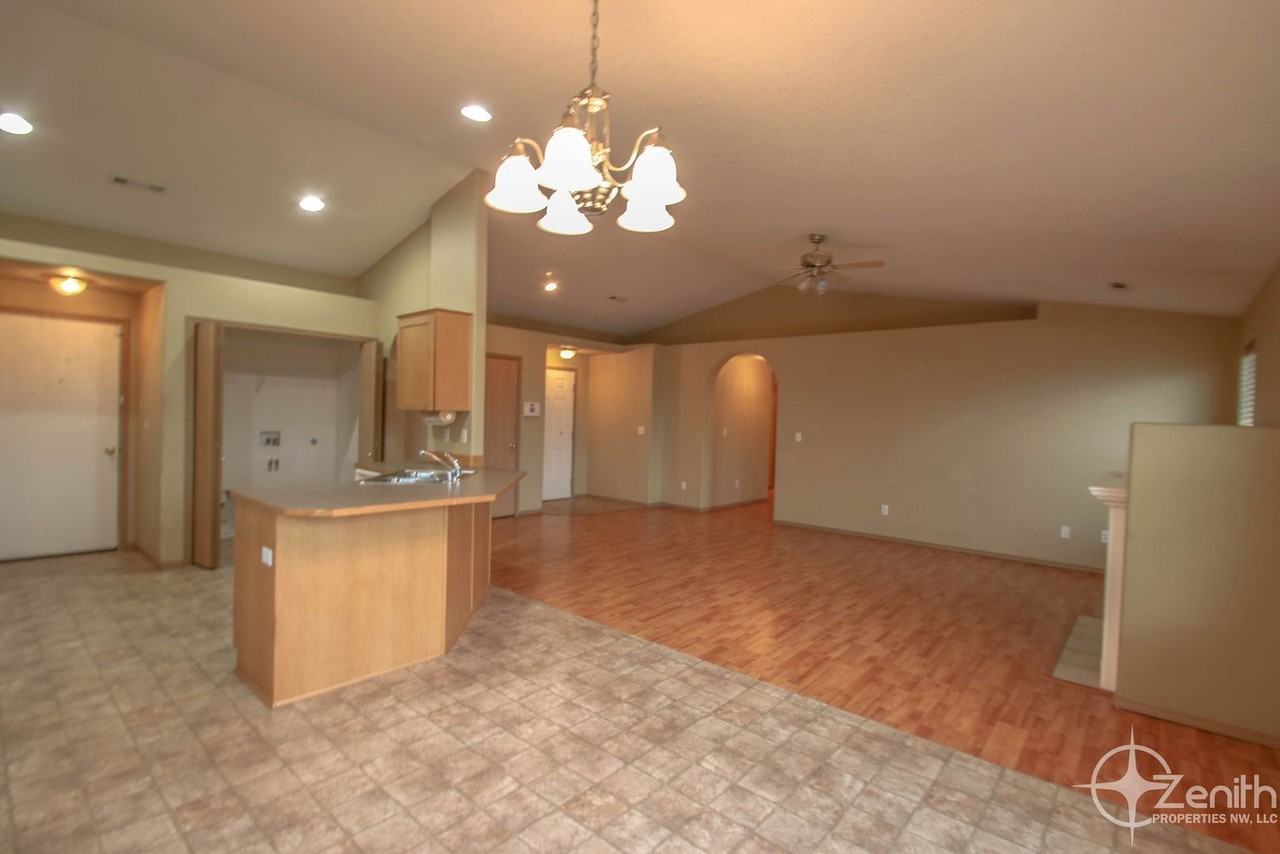 2712 Ne 164th Pl - Photo 5 of 14