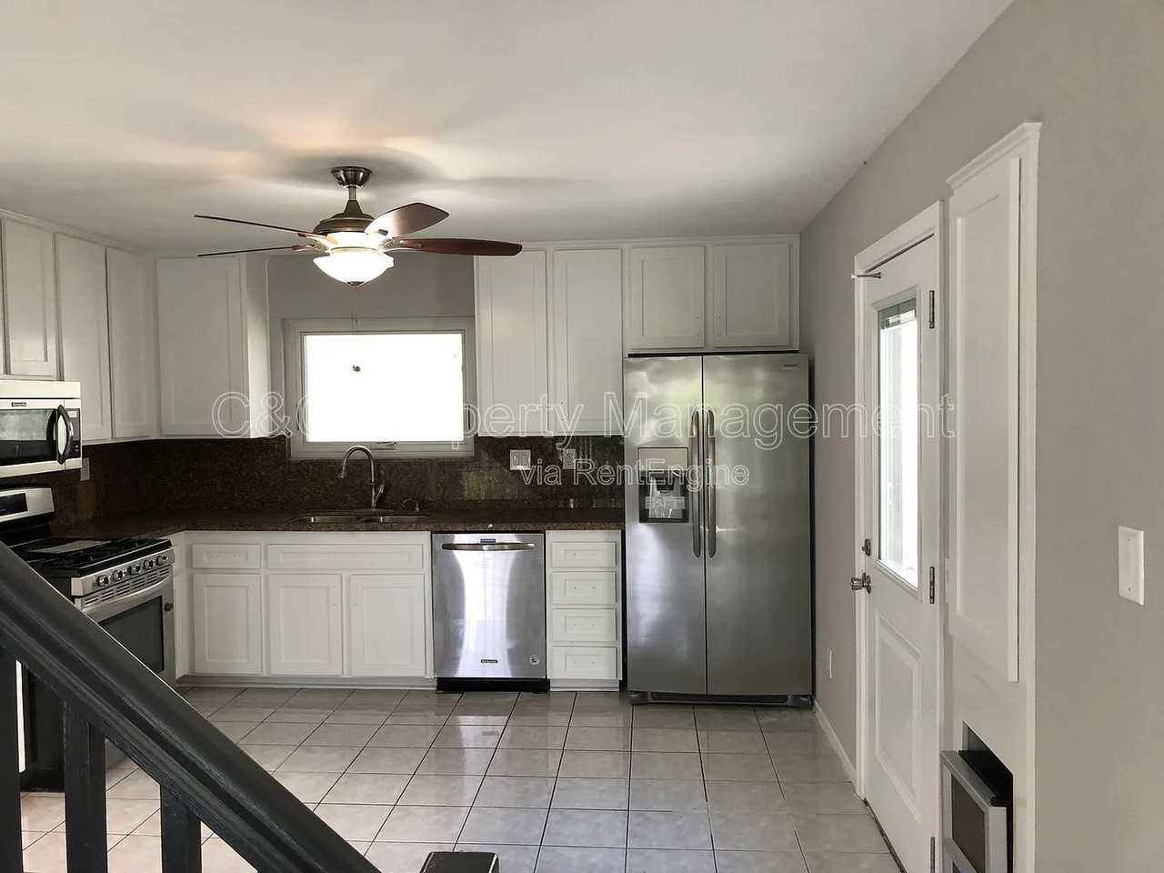 1862 Hanford Dr - Photo 2 of 5