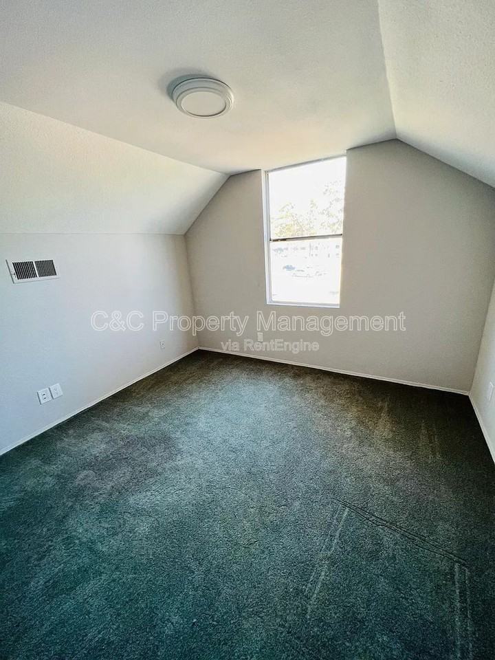 1862 Hanford Dr - Photo 4 of 5