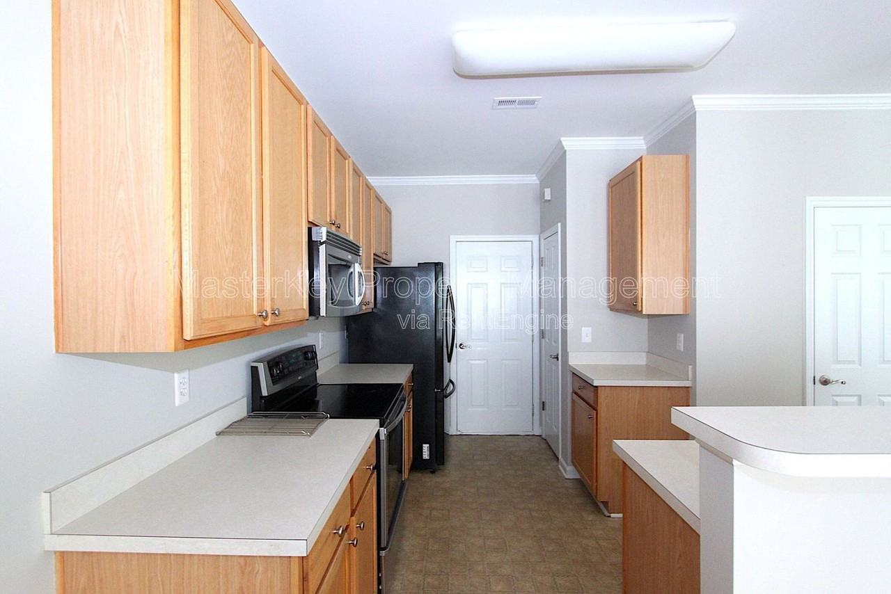 2021 Betry Pl - Photo 3 of 17