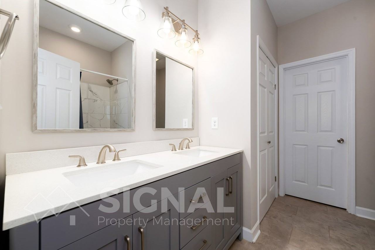 2574 Acton Park Ln - Photo 4 of 40