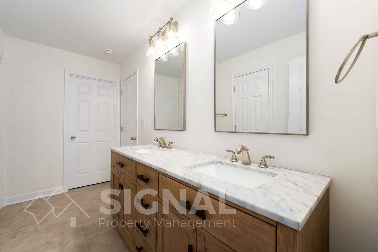 2574 Acton Park Ln - Photo 6 of 40