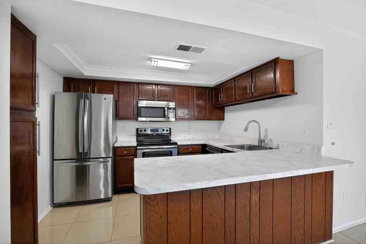 1537 Bryan Ct - Photo 5 of 15