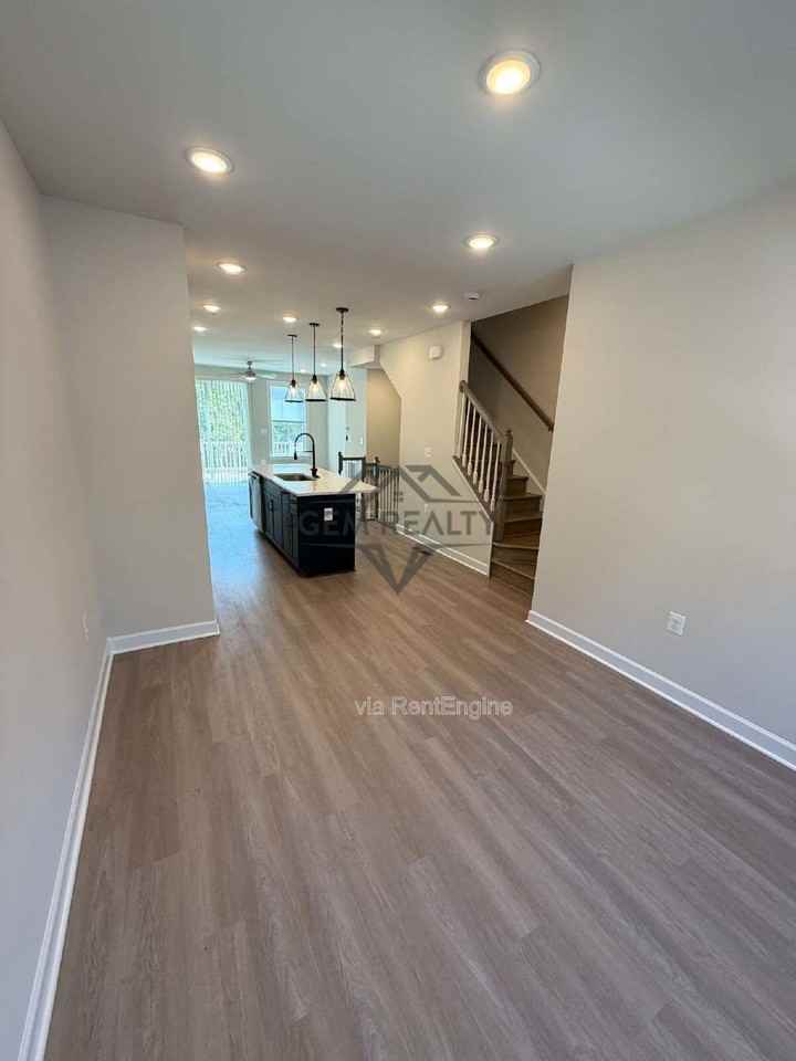 7231 Mountaineer Dr - Photo 3 of 37