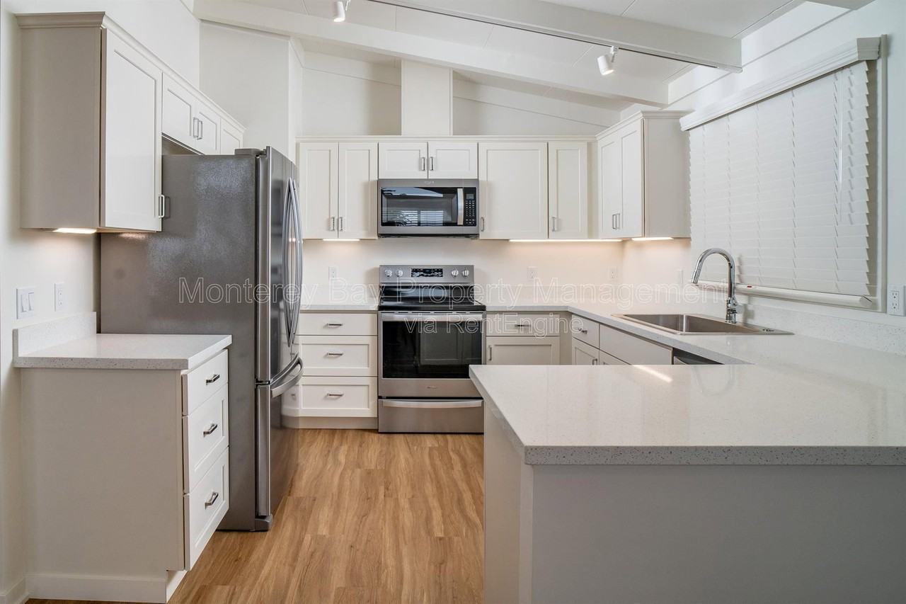 829 Seapalm Ave - Photo 5 of 23