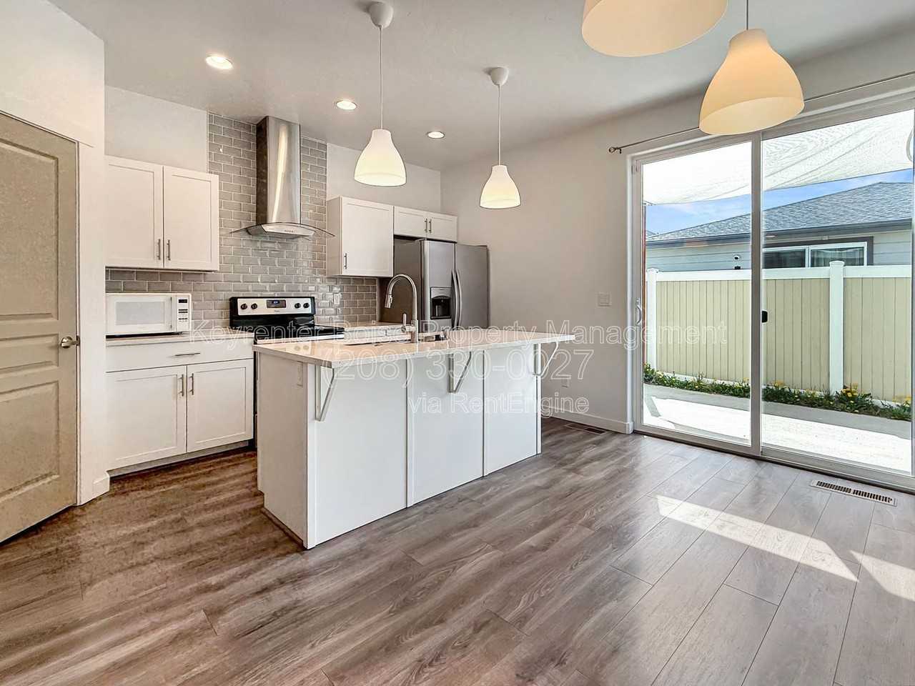 2115 W Bella Ln - Photo 3 of 22