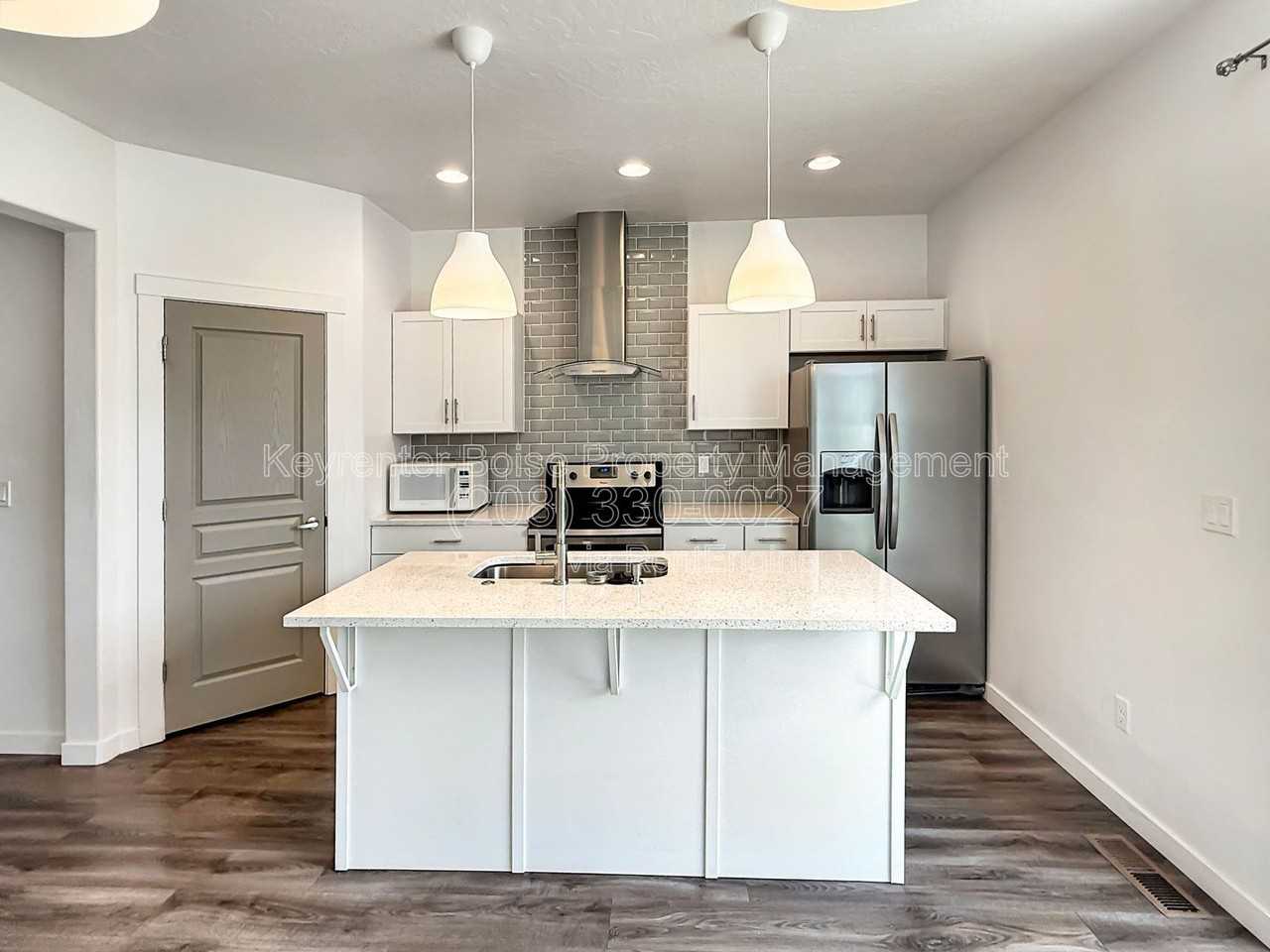 2115 W Bella Ln - Photo 5 of 22