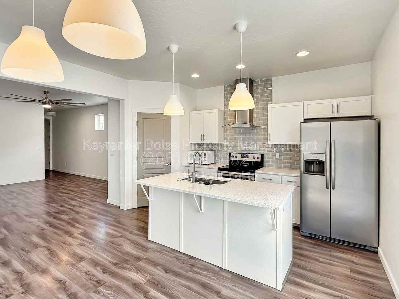 2115 W Bella Ln - Photo 6 of 22