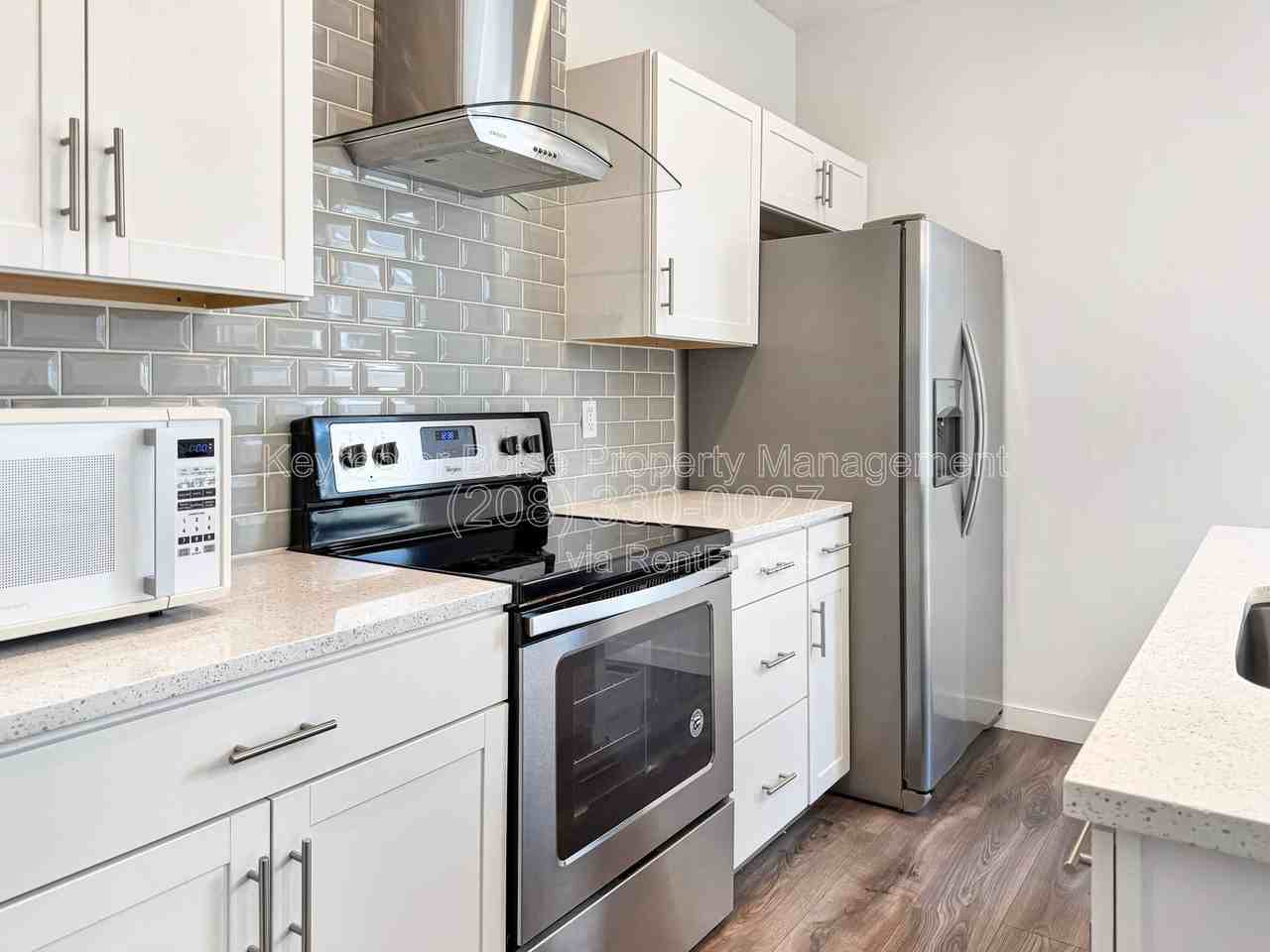 2115 W Bella Ln - Photo 7 of 22