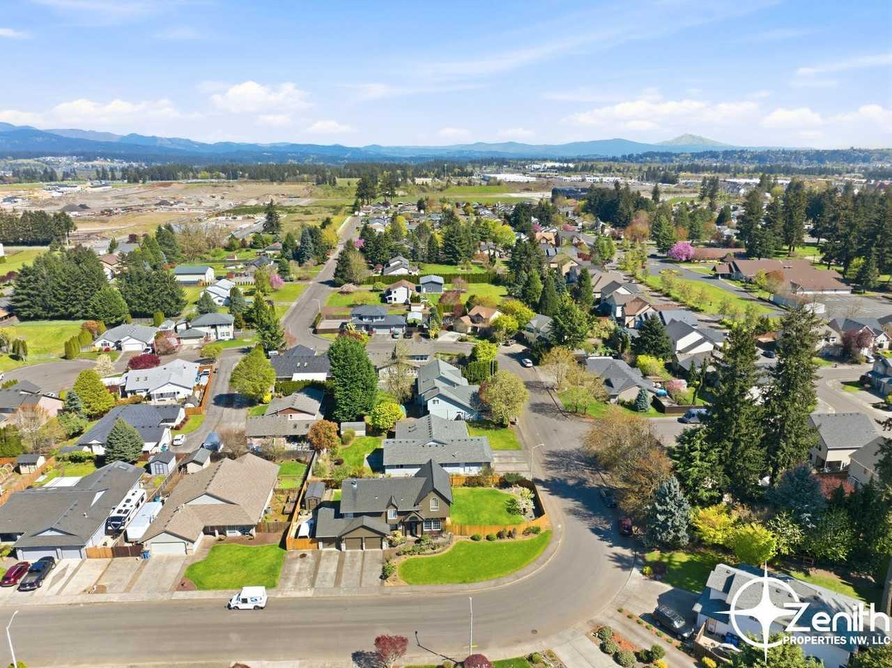 16718 Ne 7th St - Photo 4 of 36