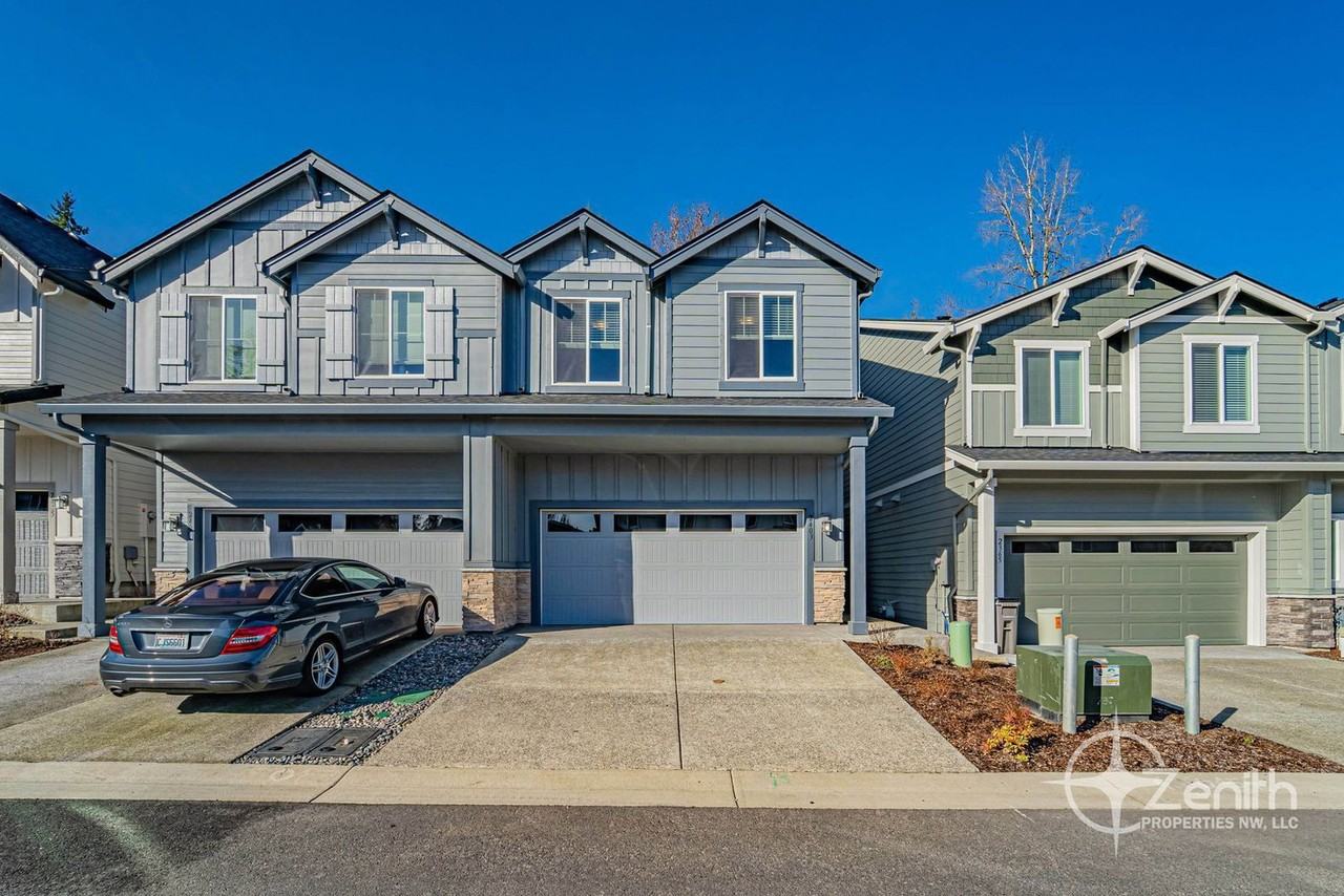 2403 S Trail View Ct