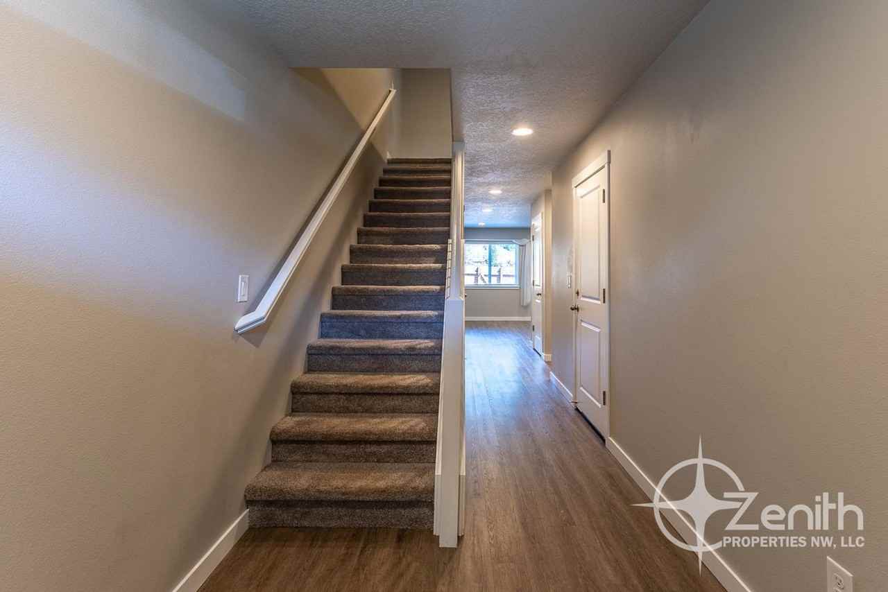 7415 Ne 136th Ave - Photo 2 of 33