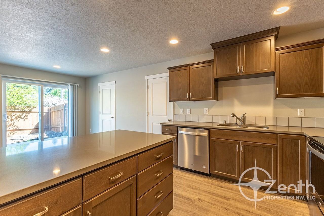 7415 Ne 136th Ave - Photo 5 of 33
