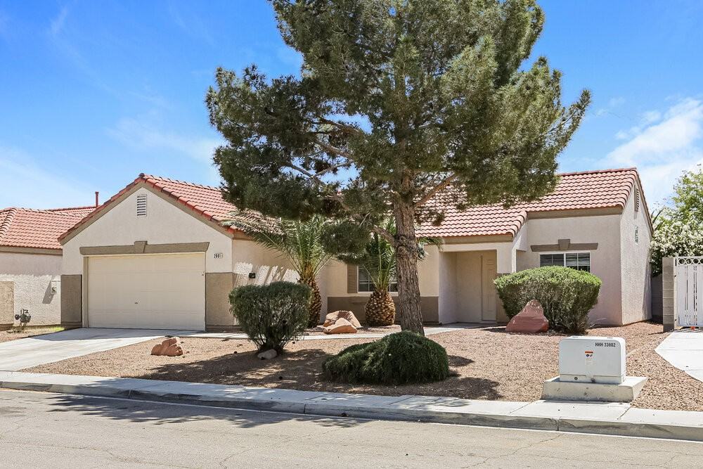 2801 Lava Rock Ave - Photo 3 of 16
