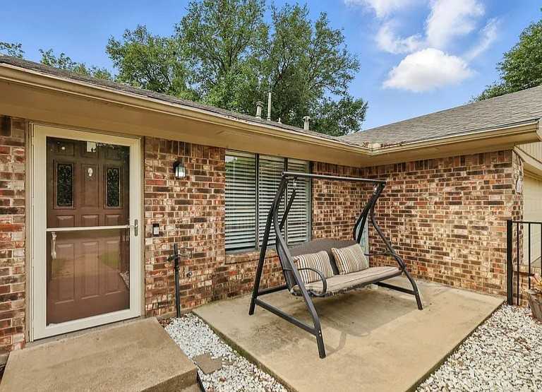 1806 Oak Creek Dr - Photo 3 of 20