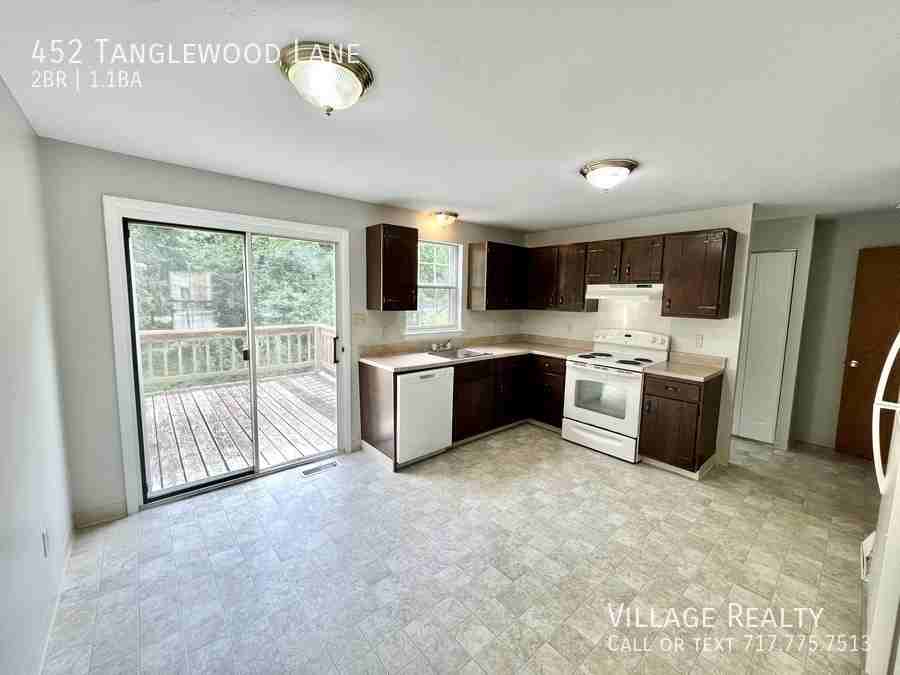 452 Tanglewood Ln - Photo 2 of 50