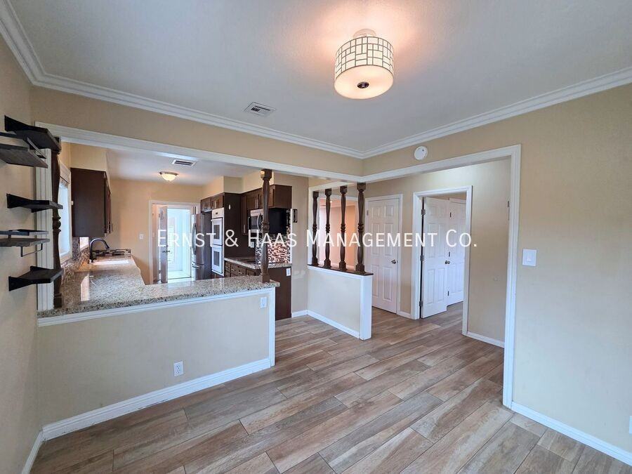 4449 Shadeway Rd - Photo 5 of 39