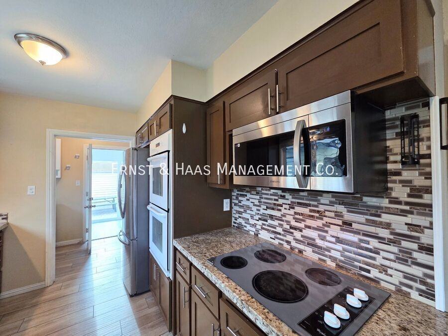 4449 Shadeway Rd - Photo 7 of 39