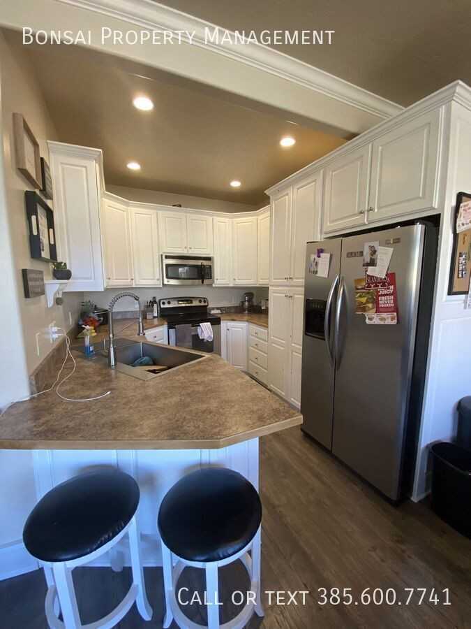 603 E 60 S #1 - Photo 2 of 8